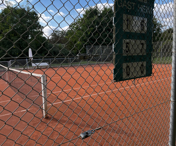 An empty clay tennis court